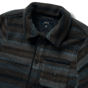 Roark Ember D Navy close up collar image