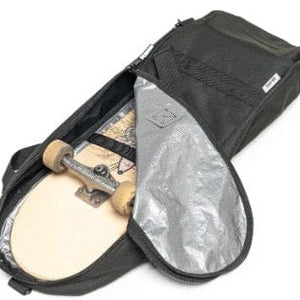 Black carrying case with a skateboard inside, showing the brand 'Masthead' on a white background.