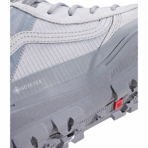 Close-up of the Sidestripe, textile upper and GORE-TEX logo on Vans Sk8-Hi GORE-TEX Insulated MTE Light Grey